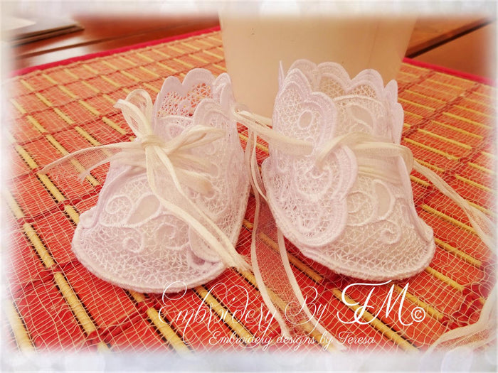Booties white lace for Dolls No.3b/ 4x4 hoop