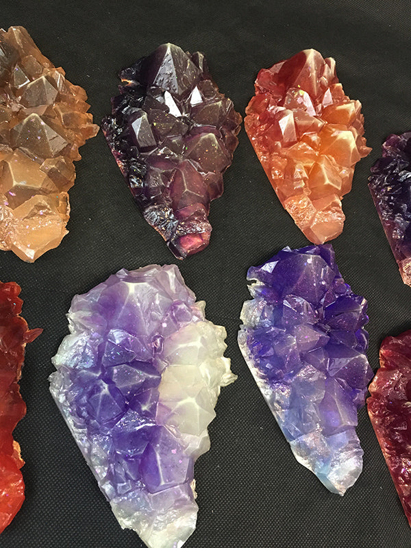LARGE CRYSTAL CLUSTER- GLOW IN THE DARK