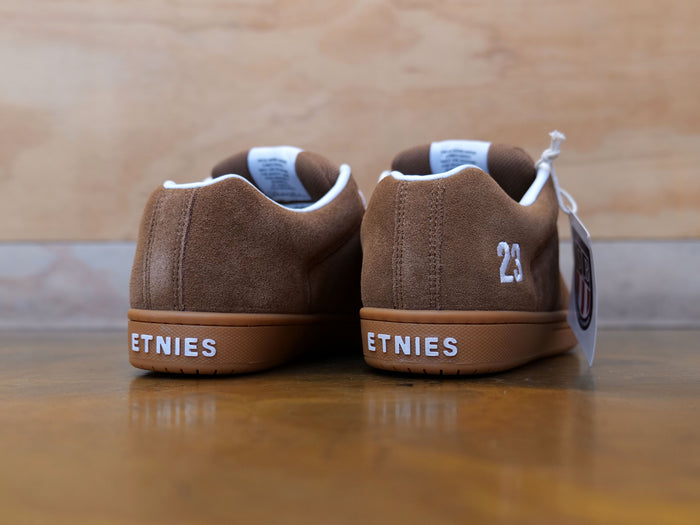 Sal 23 - Brown / Gum