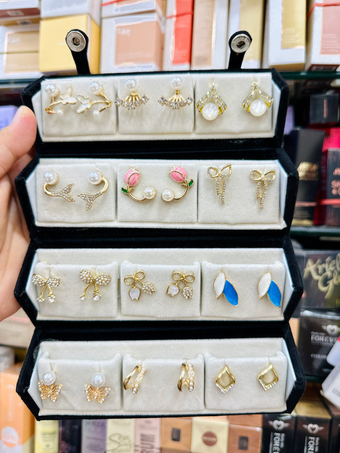 12 Piar Designer Earring Set And Stud With Foldable Storage Box