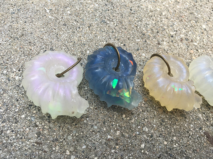 AMMONITE GLOW IN THE DARK PENDANT- SMOOTH