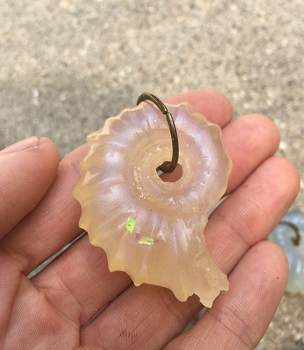 AMMONITE GLOW IN THE DARK PENDANT- SMOOTH