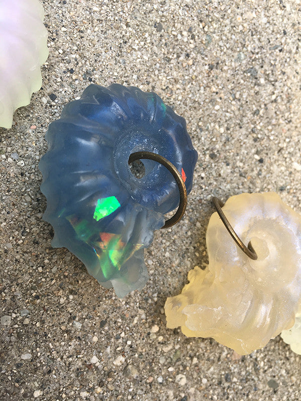 AMMONITE GLOW IN THE DARK PENDANT- SMOOTH