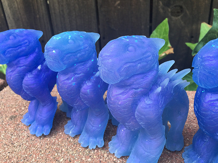 BULLNOG- CAST FIGURE- PURPLE SKY