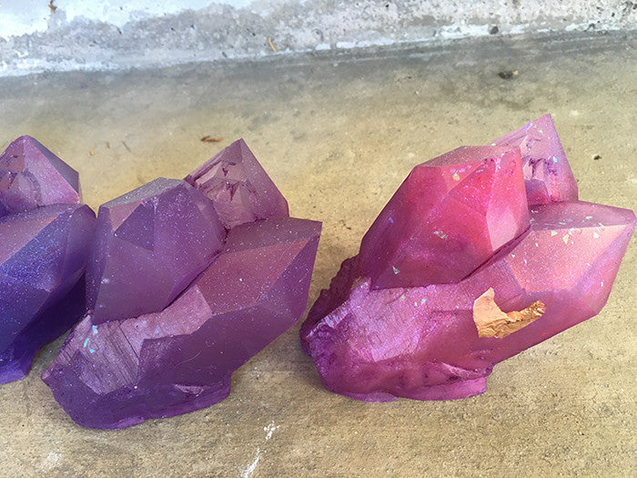 CAST URETHANE GLOW IN THE DARK CRYSTAL- MEDIUM- PURPLE