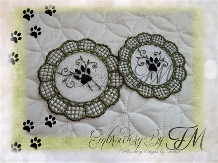 Coaster with paw / two sizes/ 5x7 and 4x4 hoop
