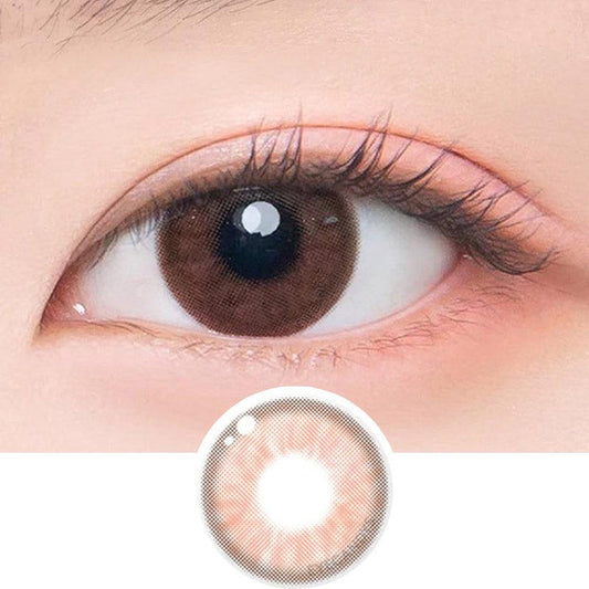 Macro shot of an eye wearing the DooNoon Epic 1-Day Brown (10pk) prescription colour contact lens, showing the multi-colored detail and natural effect on dark brown eyes, with clean eye makeup. At the bottom is the pattern of the colored lens design, showing the dotted detail and pigmentation.