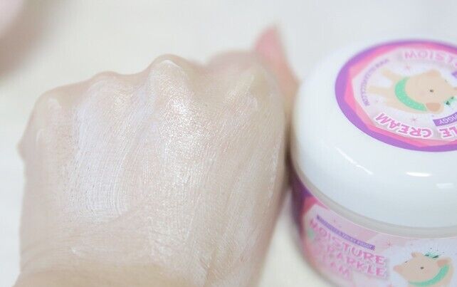 Elizavecca Milky Piggy Moisture Sparkle Cream كريم ترطيب واضاءة البشرة بالكاميليا
