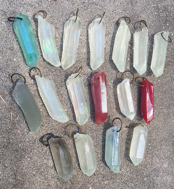GLOW IN THE DARK SPARKLY CRYSTAL PENDANTS