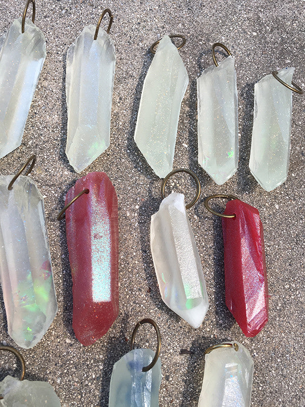 GLOW IN THE DARK SPARKLY CRYSTAL PENDANTS