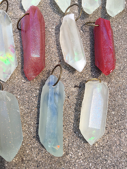 GLOW IN THE DARK SPARKLY CRYSTAL PENDANTS