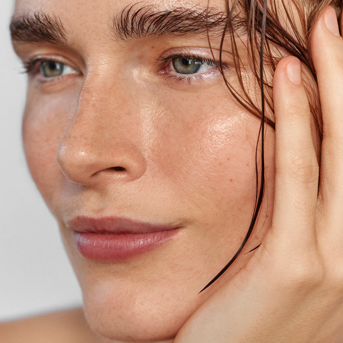 True Botanicals-Glow On The Go-Skincare-GlowOnTheGo_Model-The Detox Market |