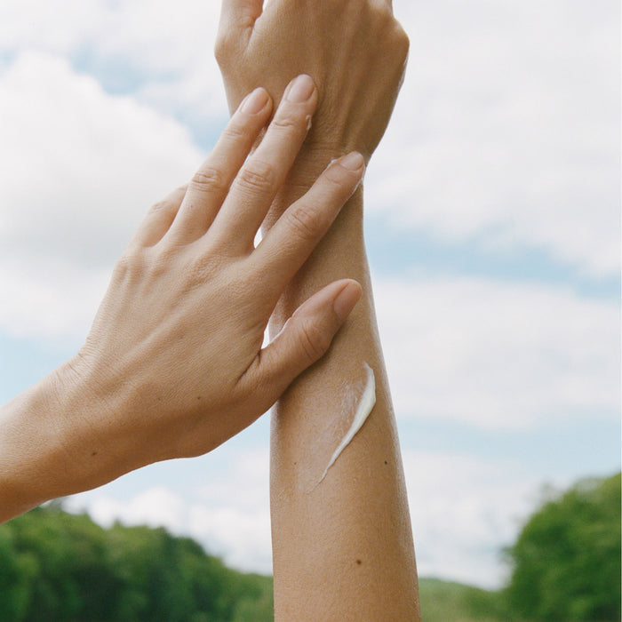 Ursa Major-Golden Hour Body Serum-Body-GoldenHourBodySerum_06_7eb8ea79-b613-477e-8a72-21f19d511ade-The Detox Market |