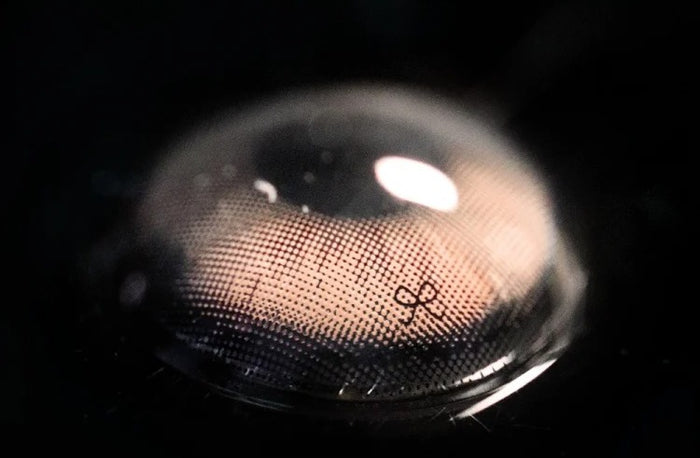 Close up detailed view of a i-Sha Reborn Oak Haze contact lens design
