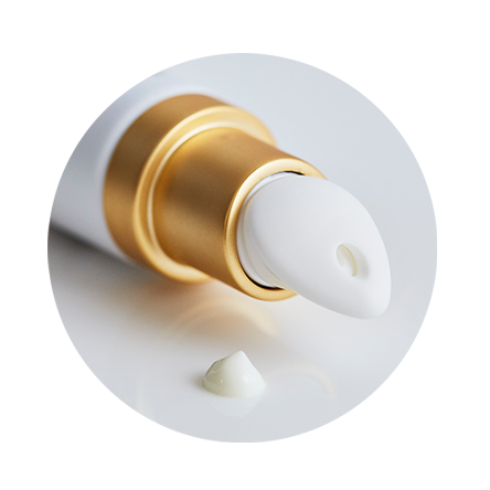 ISDIN K-Ox Eyes cream tube with gold pump and white applicator dispensing eye cream