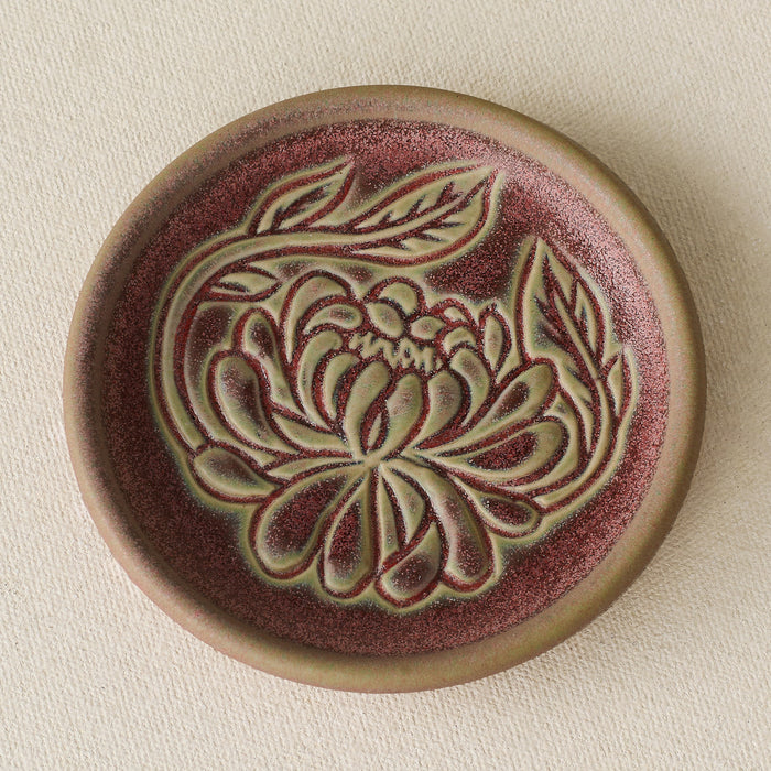 Close-up details of the one-of-a-kind jewelry dish.