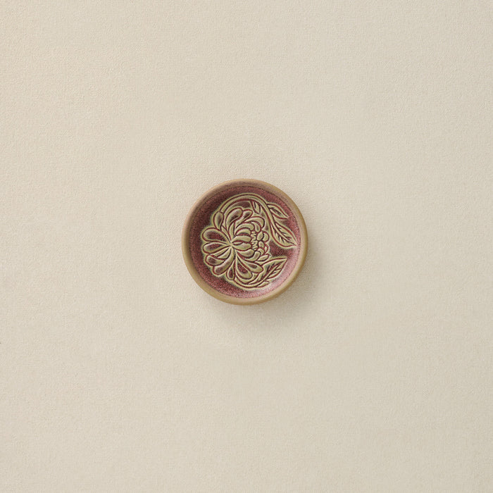 Close-up details of the one-of-a-kind jewelry dish.