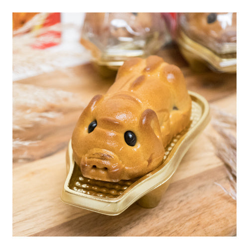Kam Wah Golden Pig Mooncake with traditional baked pastry and festive golden pig design