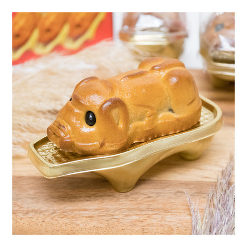 Kam Wah Golden Pig Mooncake showcasing classic Hong Kong-style craftsmanship and elegant design