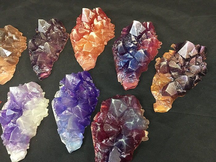 LARGE CRYSTAL CLUSTER- GLOW IN THE DARK