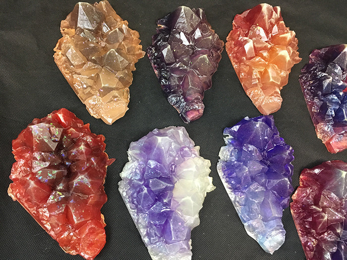LARGE CRYSTAL CLUSTER- GLOW IN THE DARK