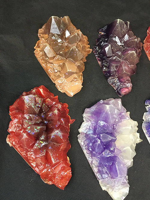 LARGE CRYSTAL CLUSTER- GLOW IN THE DARK