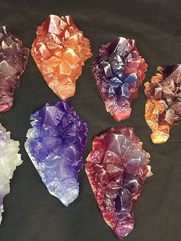 LARGE CRYSTAL CLUSTER- GLOW IN THE DARK