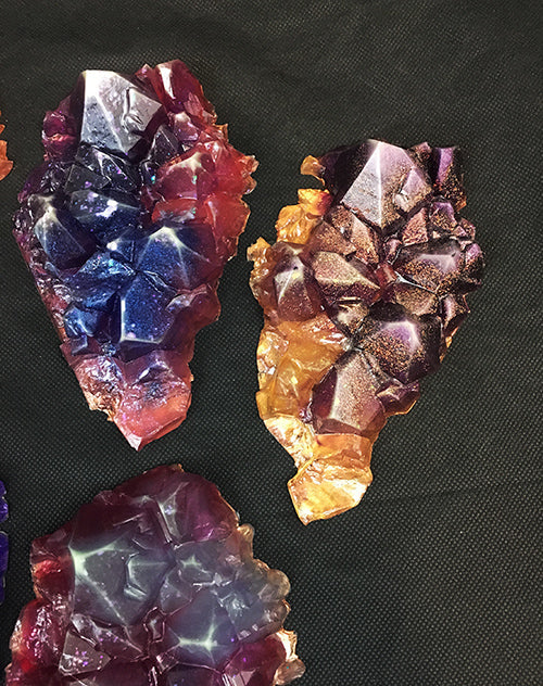 LARGE CRYSTAL CLUSTER- GLOW IN THE DARK