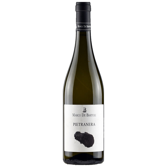 Marco de Bartoli Pietranera white wine bottle, 2022, with foil cap and front label.