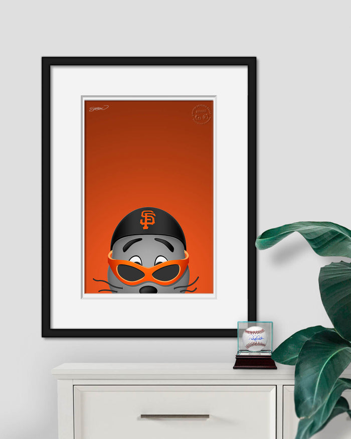 Minimalist Lou Seal