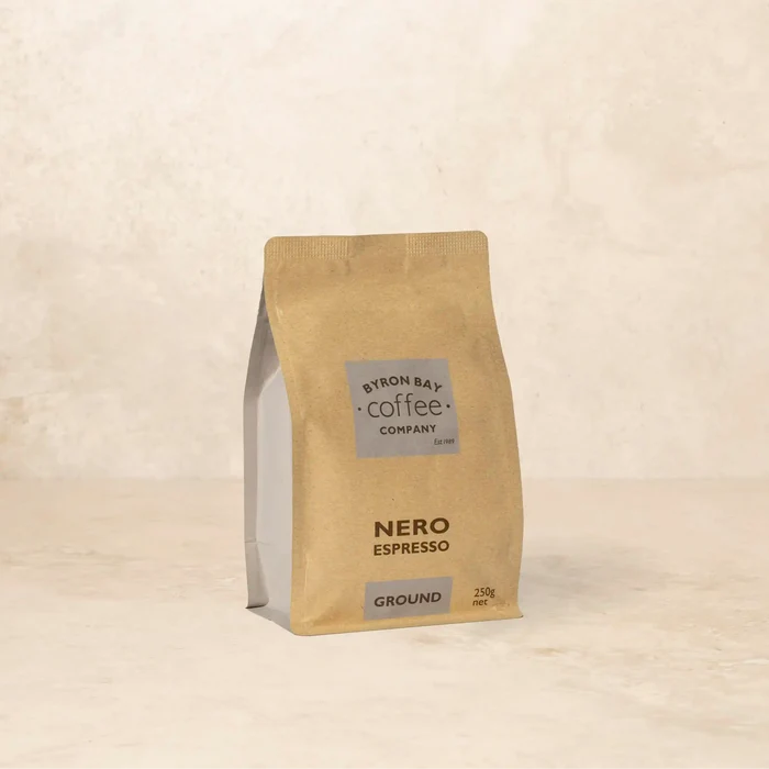 Bag of Nero Espresso coffee with honeycomb and hazelnut aroma