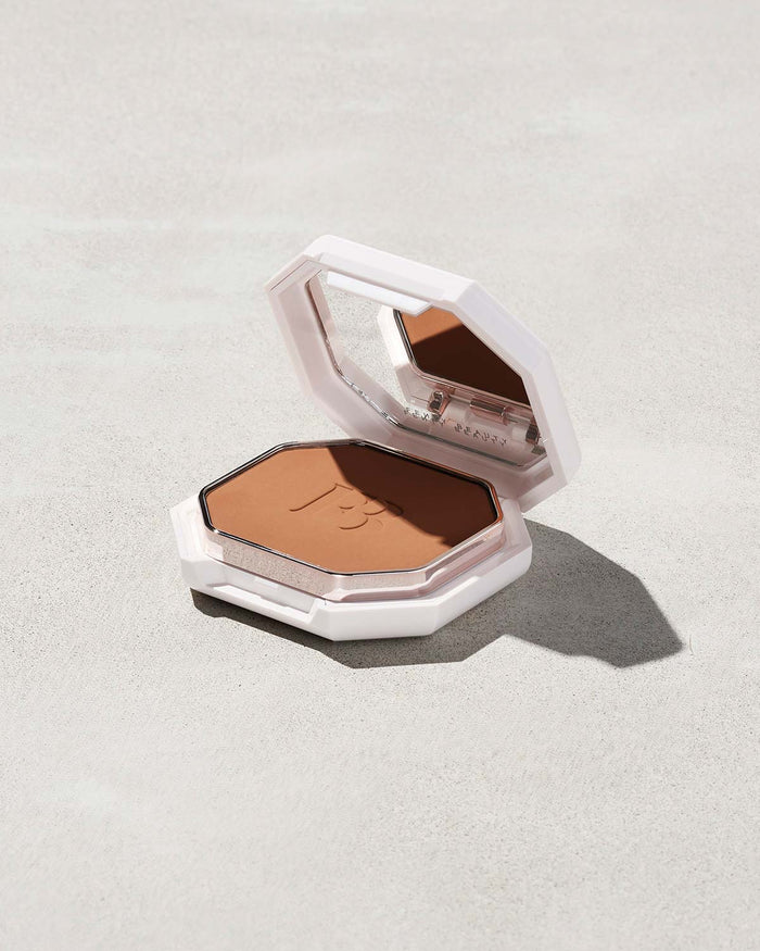 Pro Filt'r Soft Matte Powder Foundation shown in shade 370
