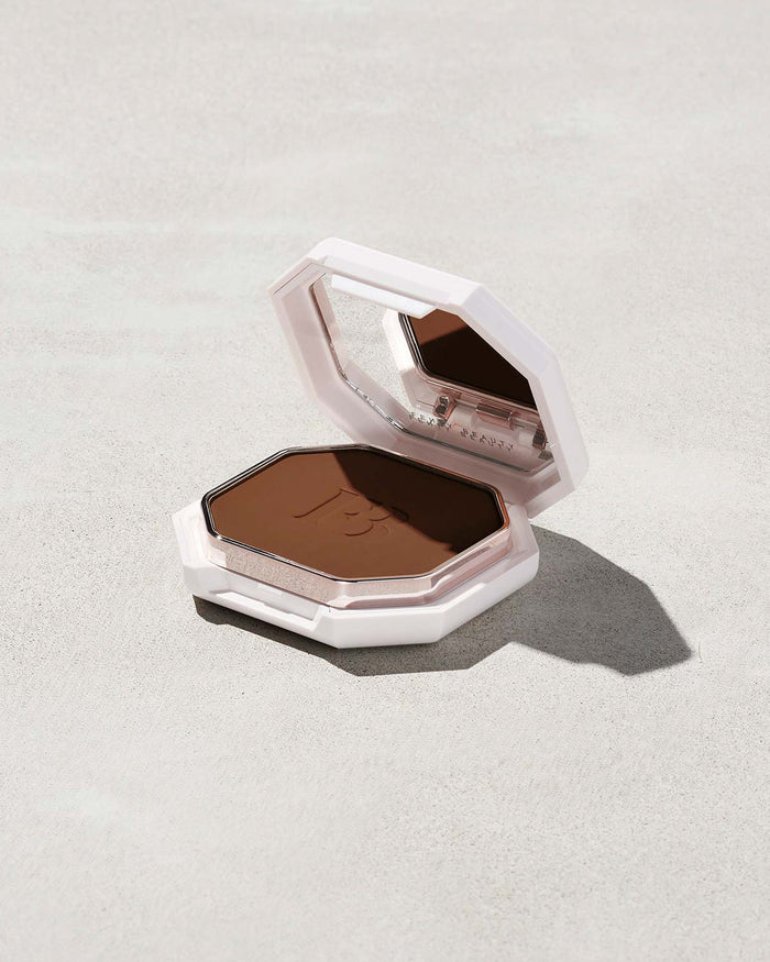 Pro Filt'r Soft Matte Powder Foundation shown in shade 450