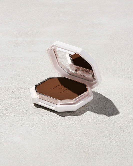 Pro Filt'r Soft Matte Powder Foundation shown in shade 470