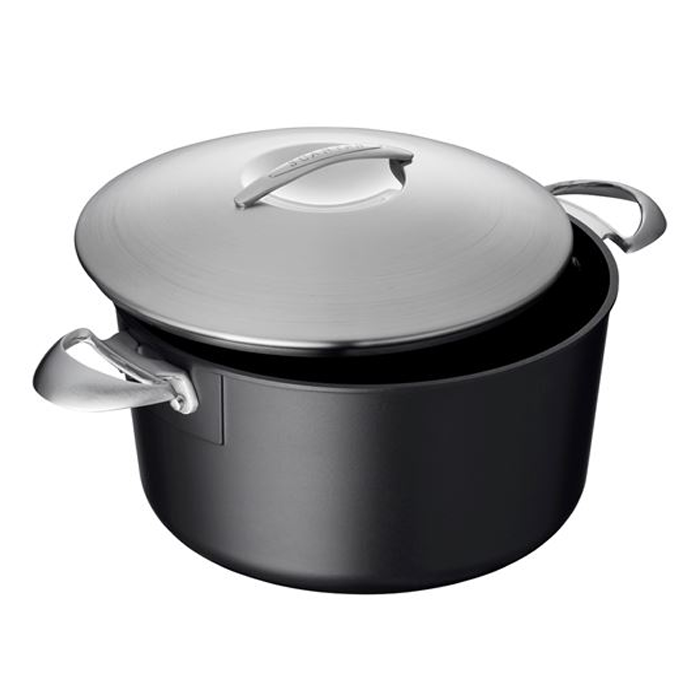 SCANPAN PROFESSIONAL 6.5-QUART COVERED DUTCH OVEN