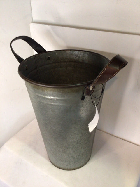 Silver Metal Handled Pot