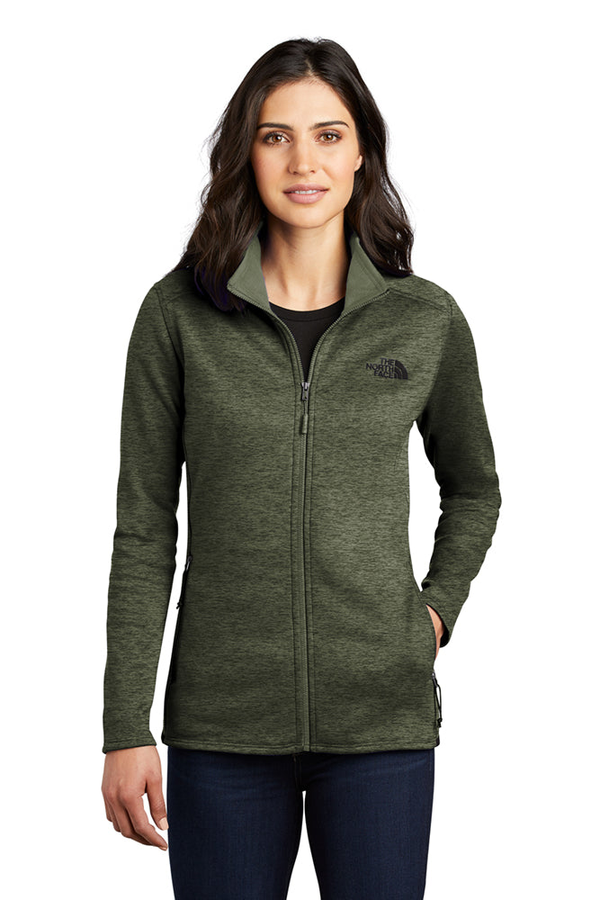 Female model wearing The North Face Ladies Skyline Full-Zip Fleece Jacket in forged iron heather, showcasing full-zip front and contoured silhouette.