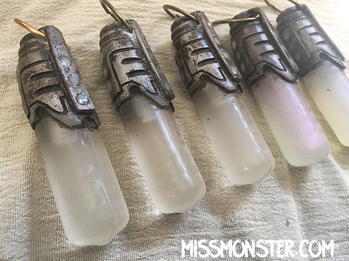 WASTELAND GLOW FOB PENDANT