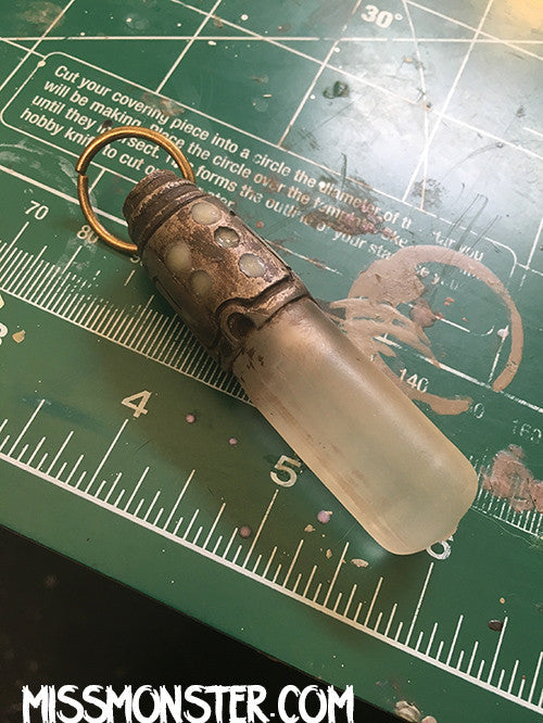 WASTELAND GLOW FOB PENDANT