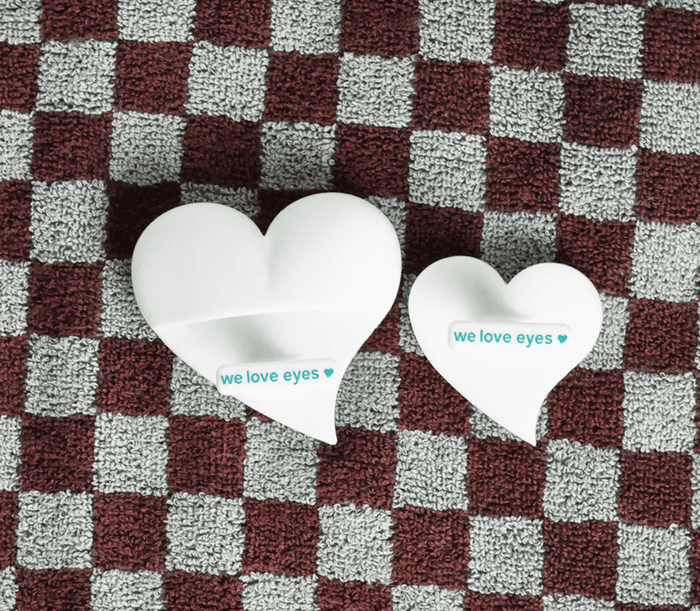 WE LOVE EYES Mini Eyelid Scrub Mitt